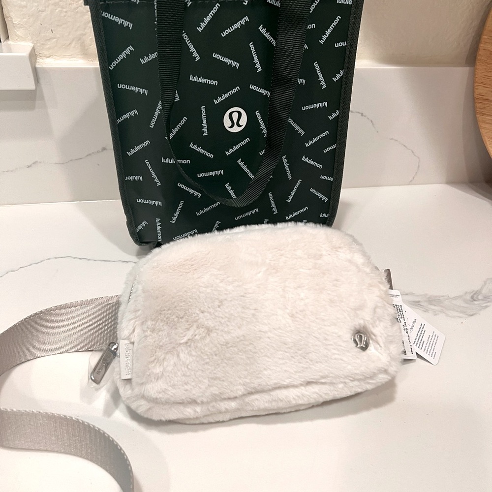 lululemon Everywhere Belt Bag